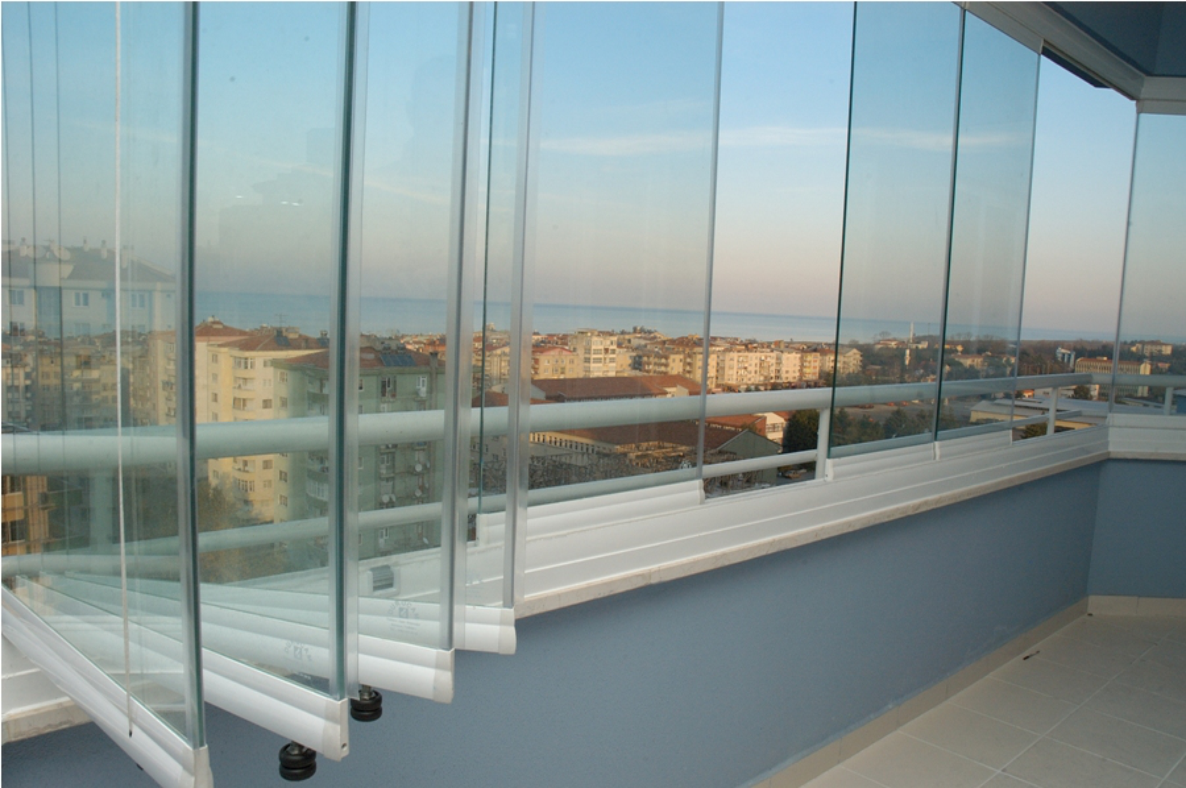 BAZALI CAM BALKON
